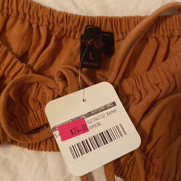 top from coppers closet - Picture 3 of 3